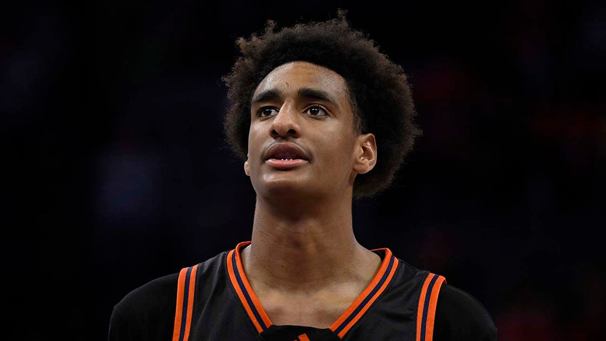 Alijah Arenas prepares to shoot