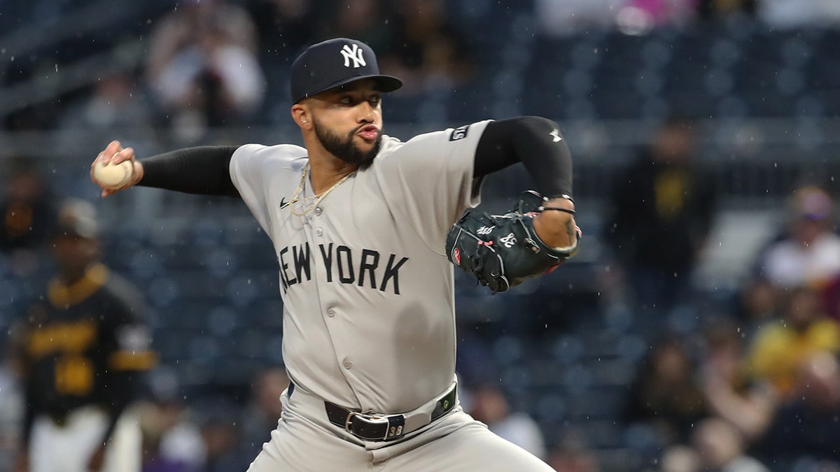 Devin Williams pitching