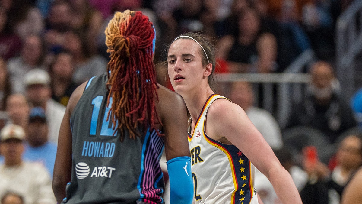 Caitlin Clark and Rhyne Howard on court