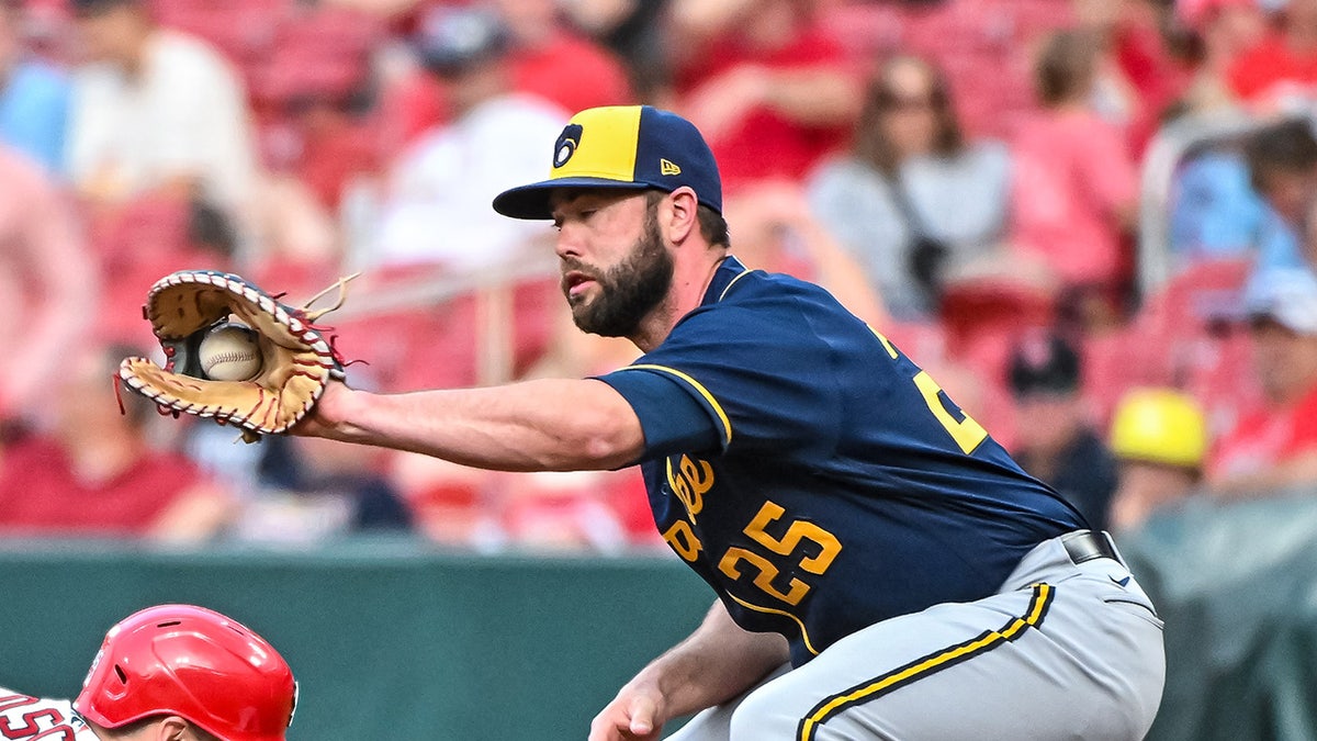 Darin Ruf catching ball