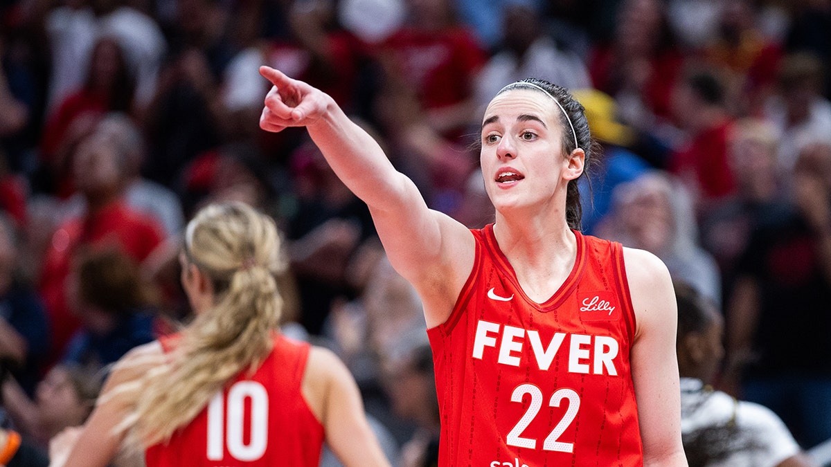 Caitlin Clark points