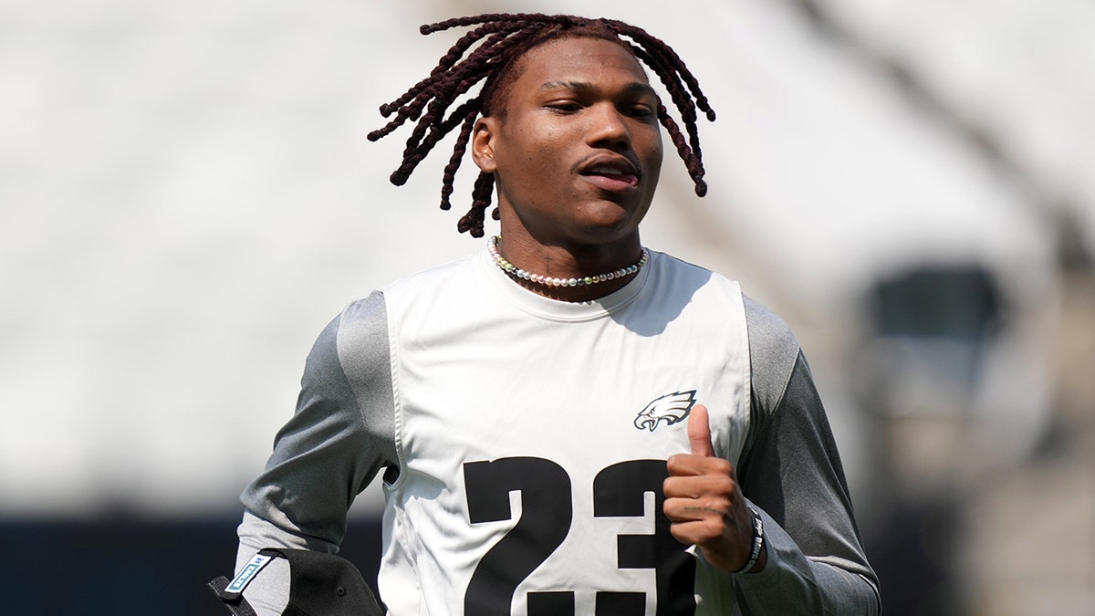 Eli Ricks gets ready