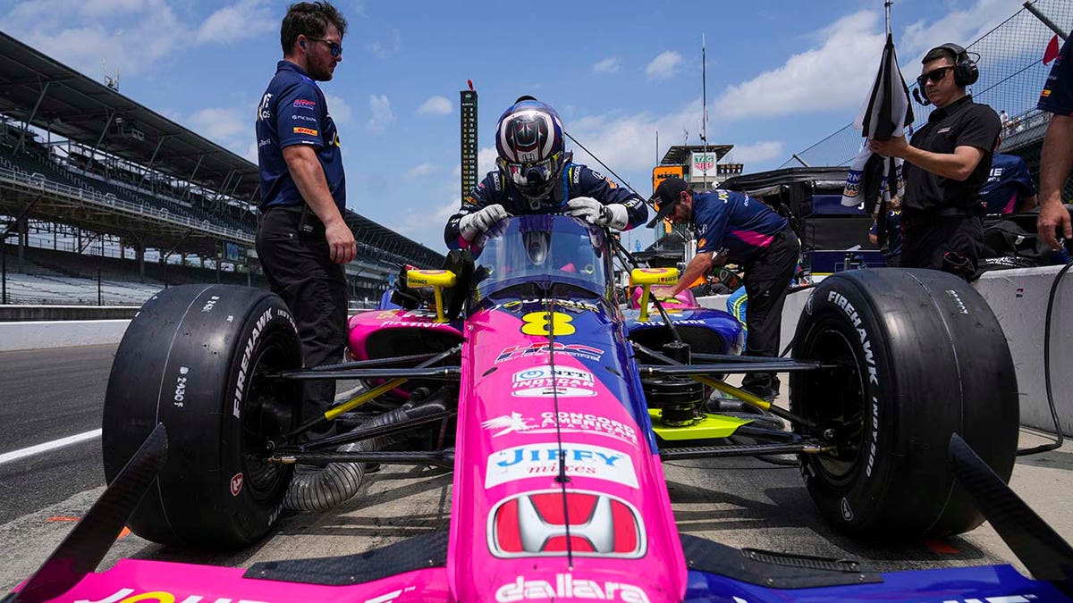 Kyffin Simpson gets ready