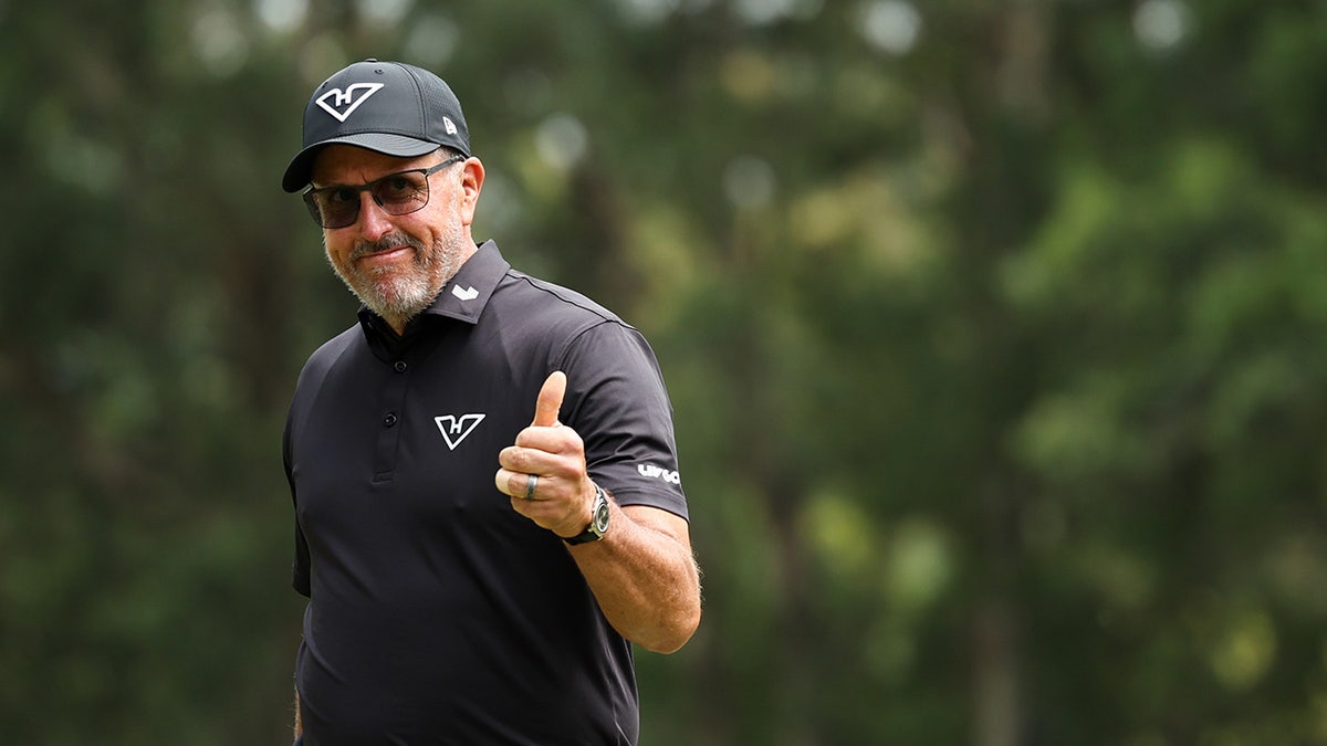 Phil Mickelson celebrates