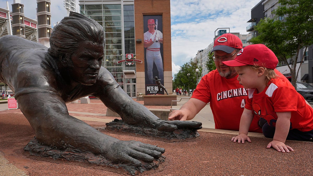 A Pete Rose sculpture