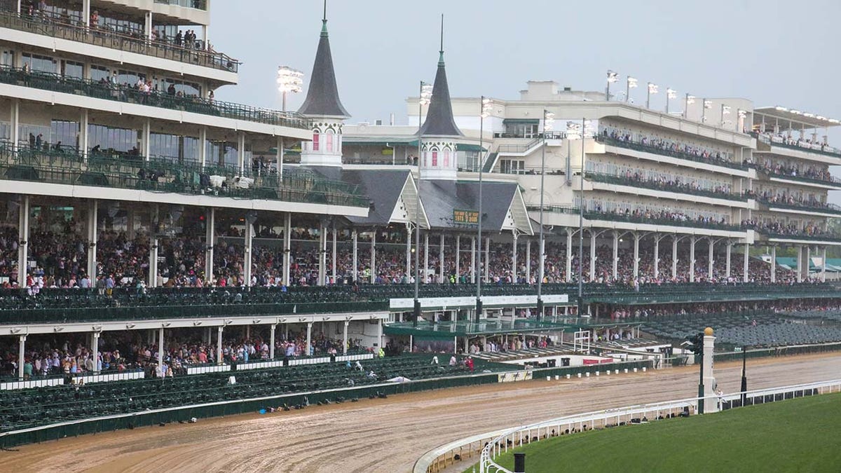 Trackgoers deal with rain, at Churchill Downs
