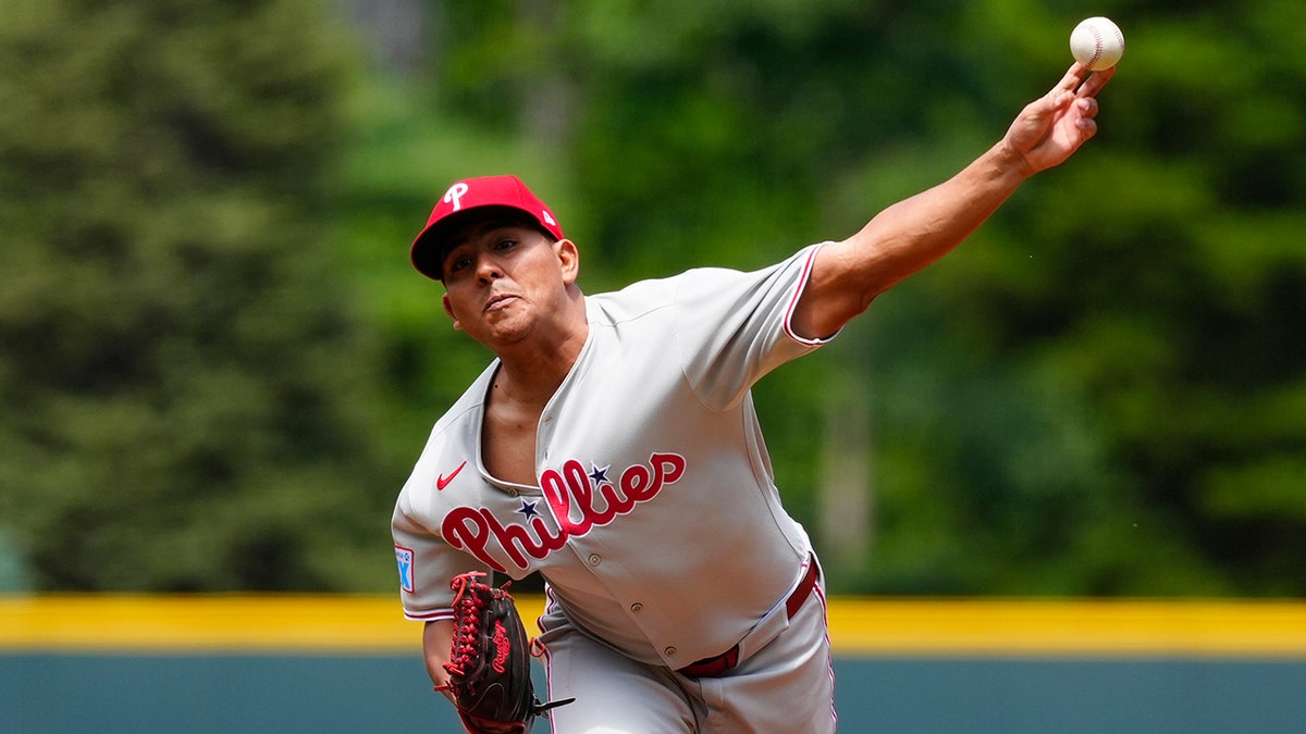 Ranger Suarez throws pitch