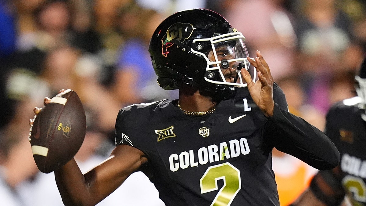 Shedeur Sanders throws the ball