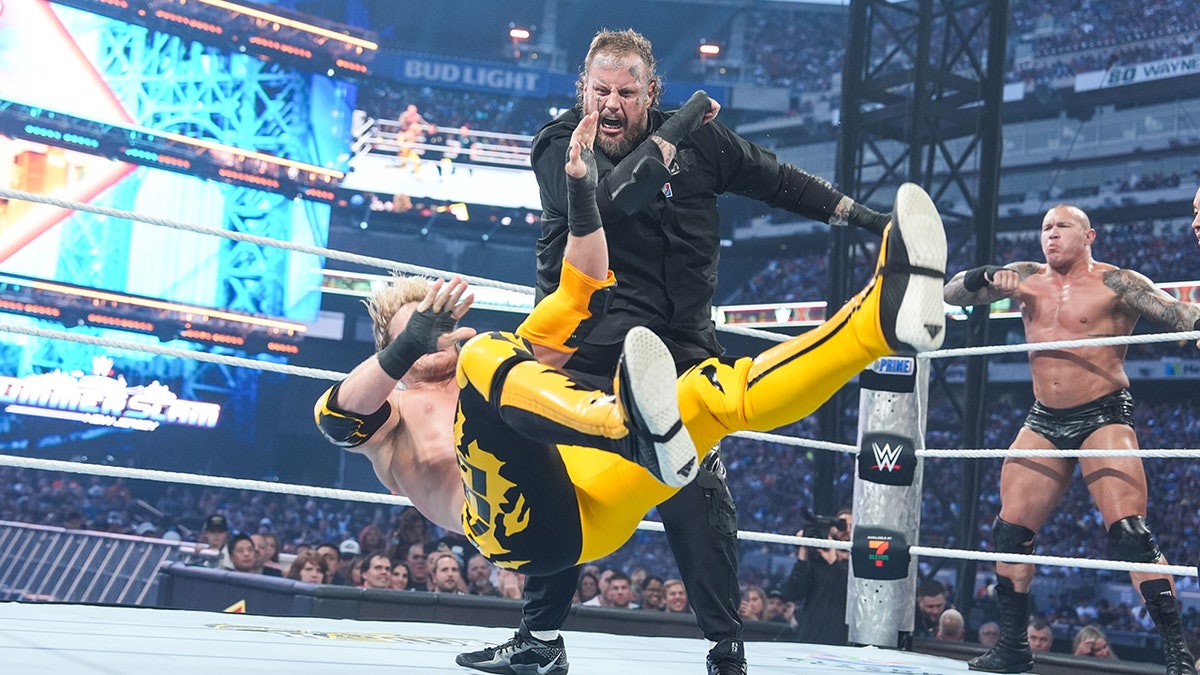 Jelly Roll drops Logan Paul