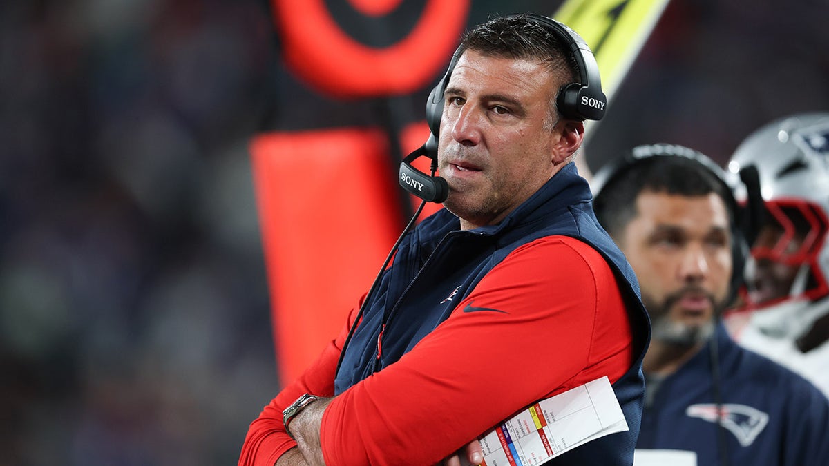 vrabel on sideline
