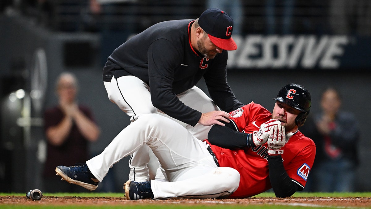 Stephen Vogt tends to David Fry