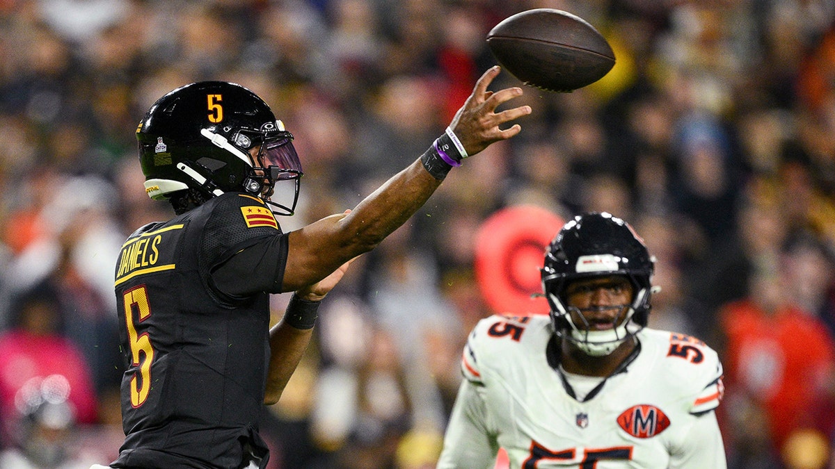 Jayden Daniels throws the football