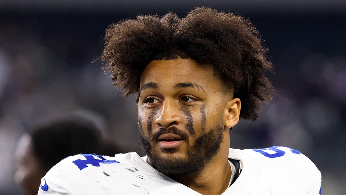 Marshawn Kneelend looks on